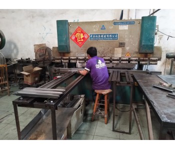 半自動(dòng)折彎機(jī)